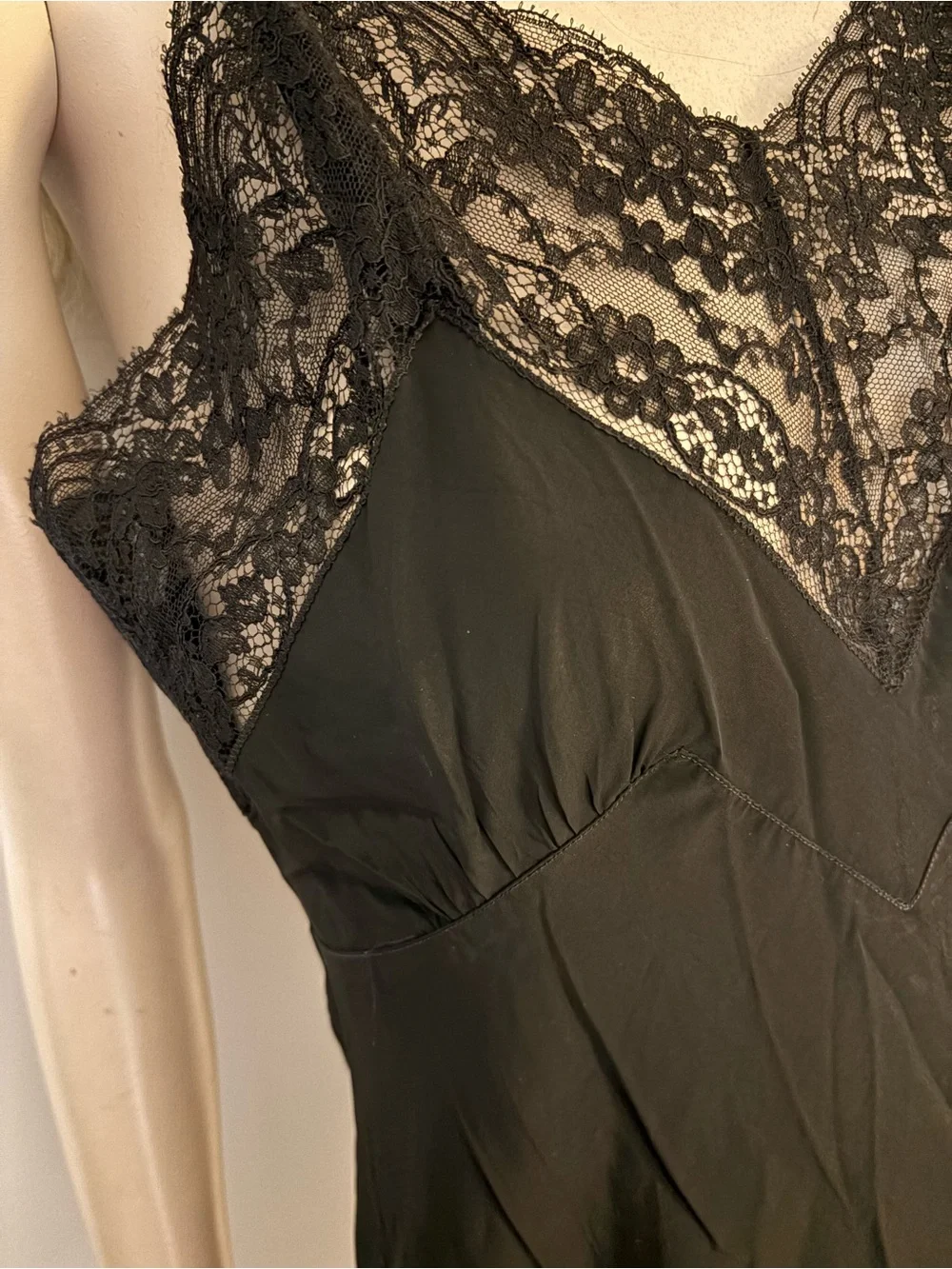 Sultry Vintage 1940s 50s Rare Radelle Lingerie Lace Slip - Picture 6 of 15